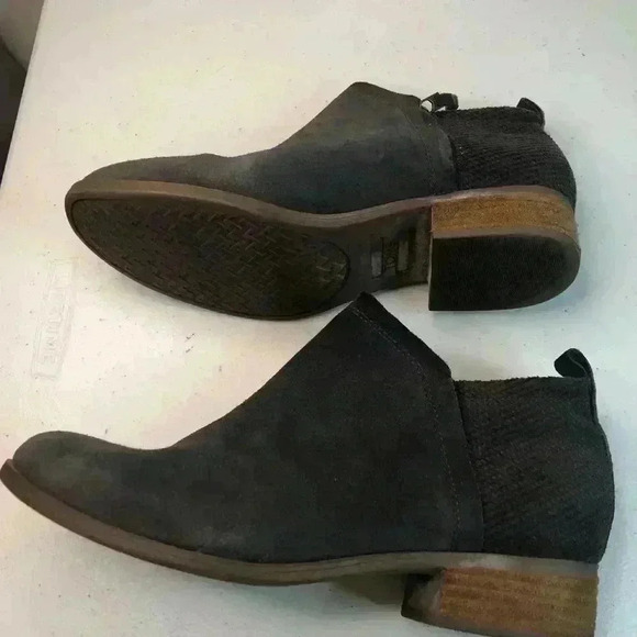 Tom’s Womens 9.5M Gray Suede Ankle Booties Side Zip - Picture 4 of 8